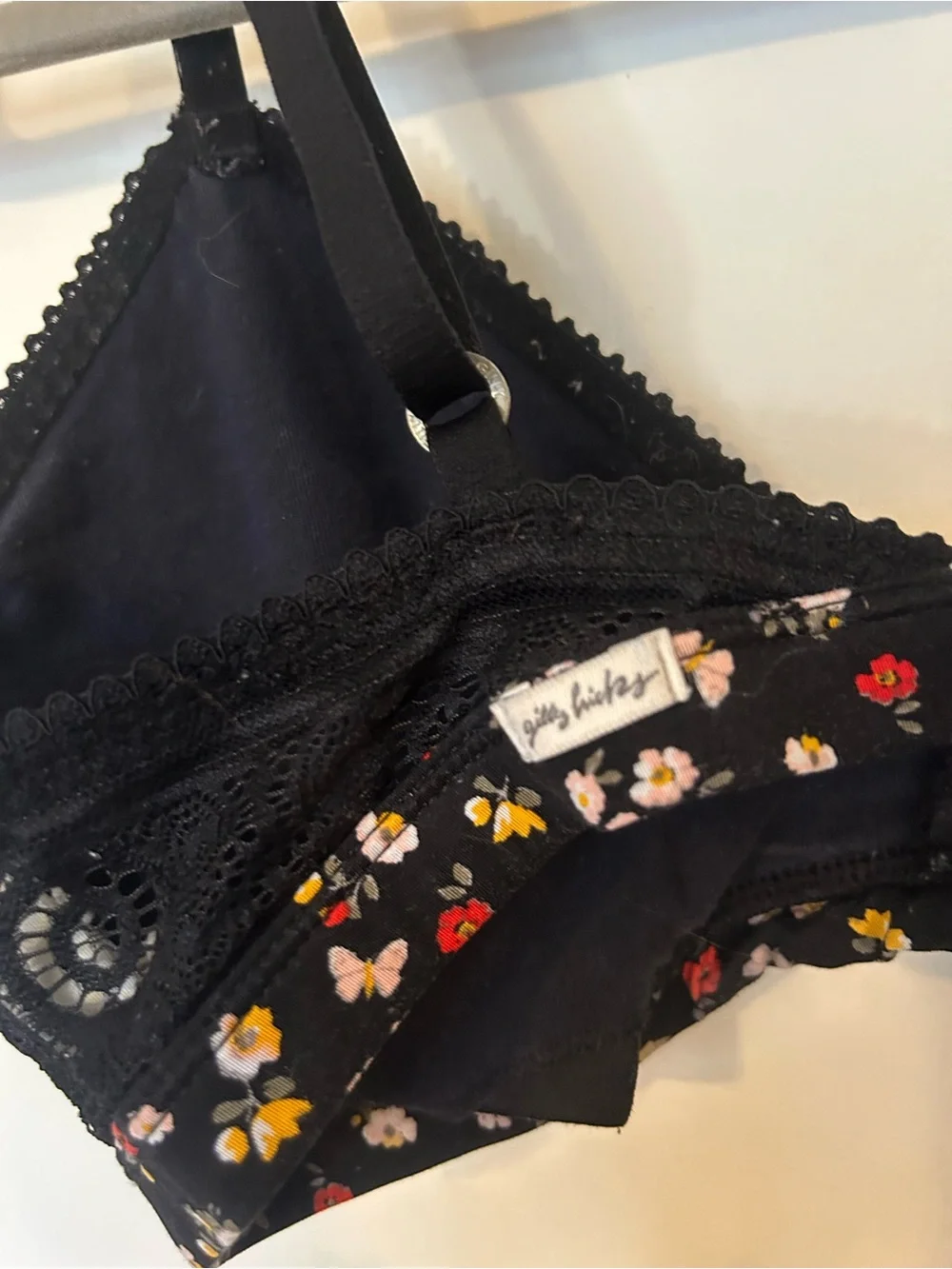 Gilly Hicks Large Black Lace Soft-Cup Bralette with Floral Trim